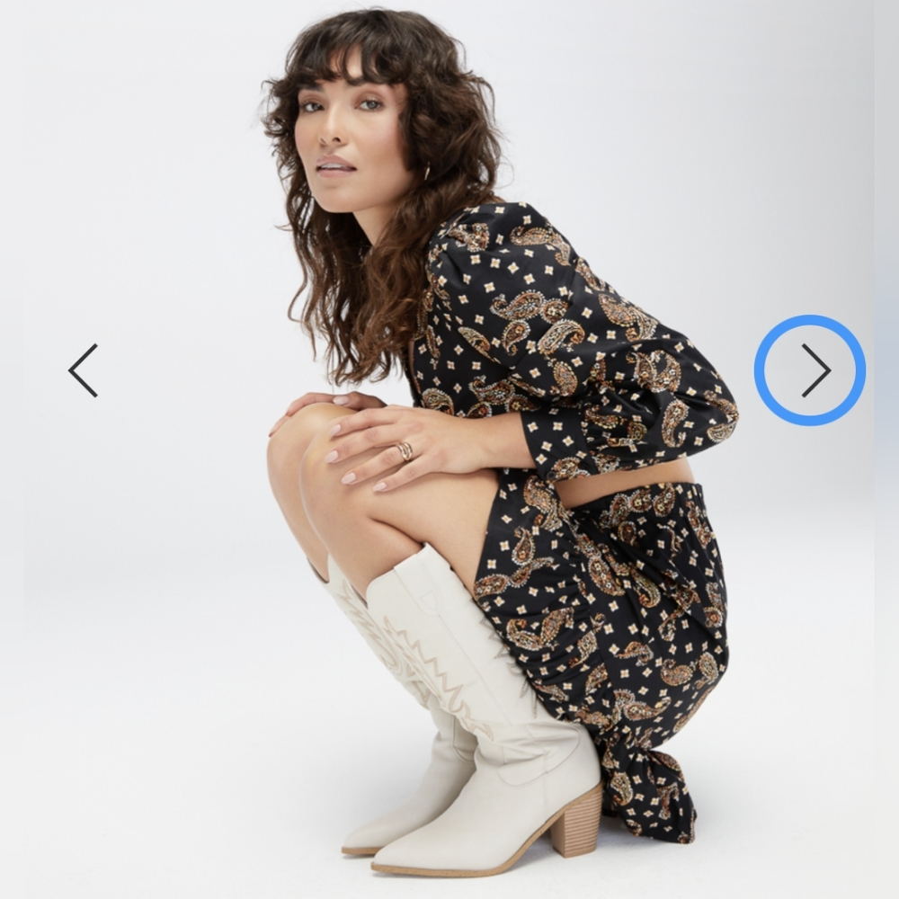 Women's Cream Western Heeled Boots - Picture 9 of 9